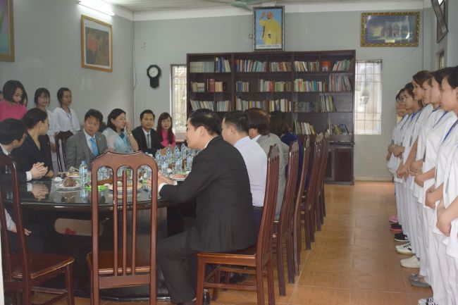 lanh dao cap cao khai mac cuoc hop